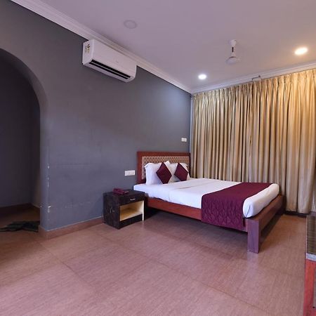 King Park Hotel ปอนดิเชอรี ภายนอก รูปภาพ