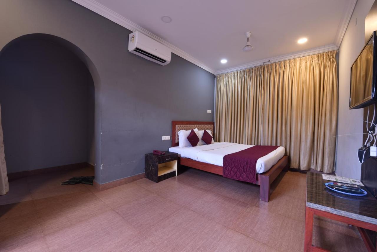 King Park Hotel ปอนดิเชอรี ภายนอก รูปภาพ
