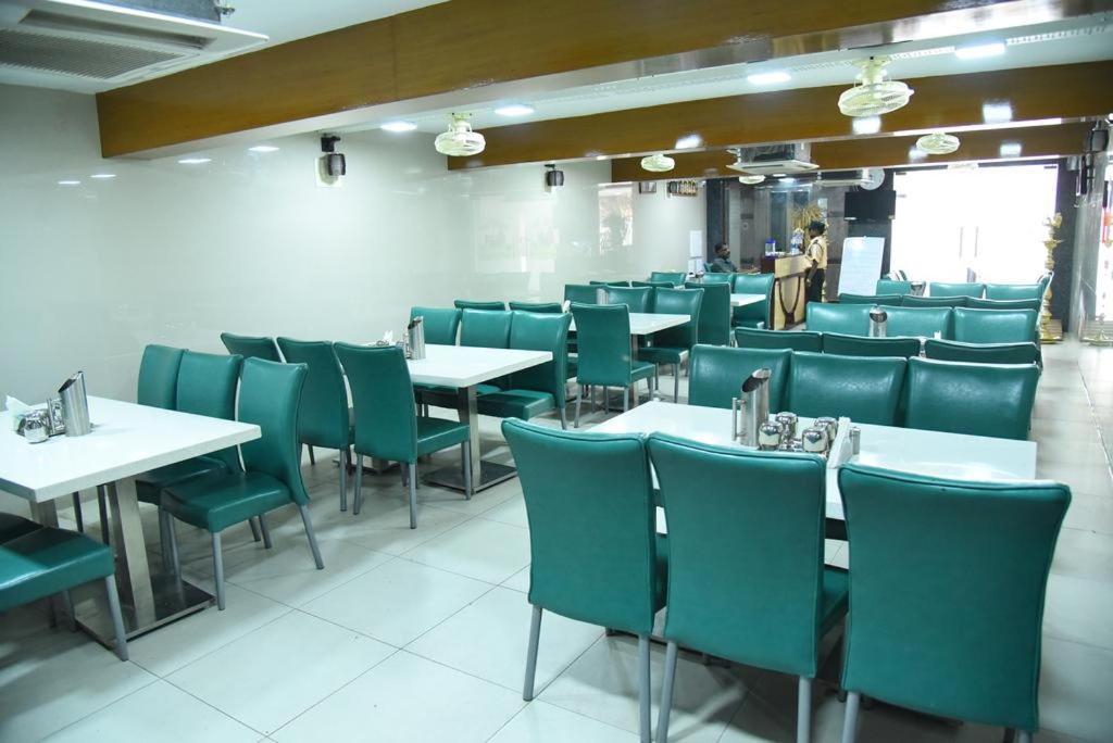 King Park Hotel ปอนดิเชอรี ภายนอก รูปภาพ