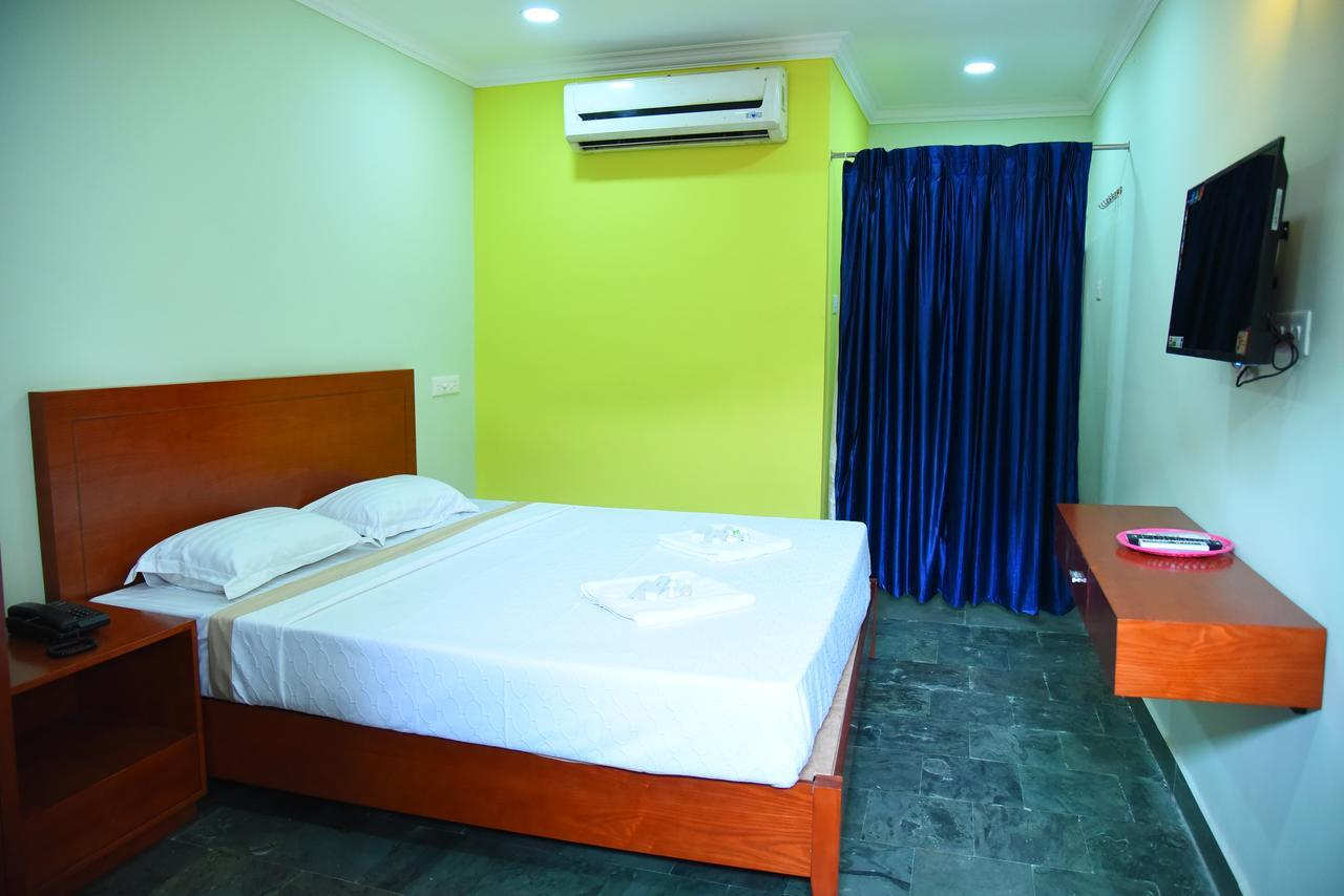 King Park Hotel ปอนดิเชอรี ภายนอก รูปภาพ