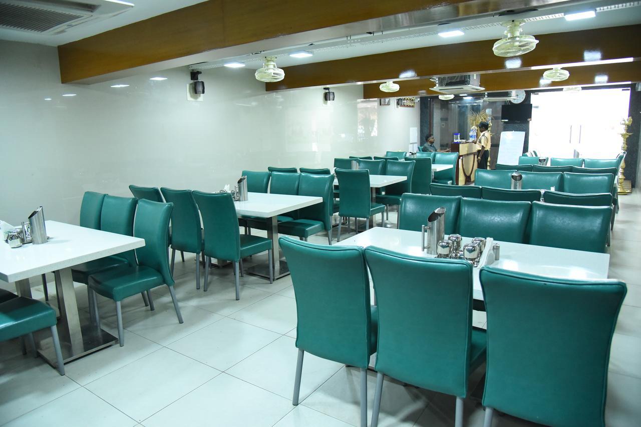 King Park Hotel ปอนดิเชอรี ภายนอก รูปภาพ