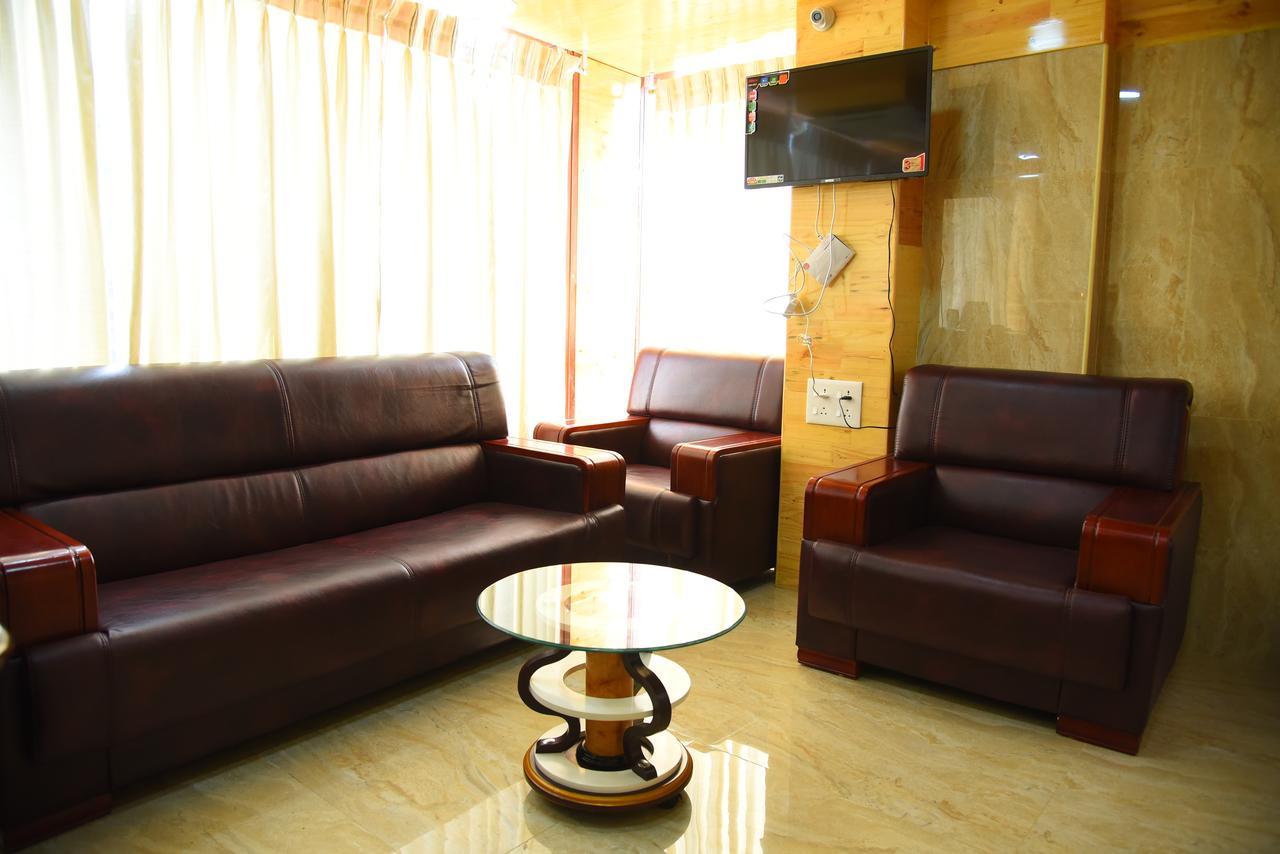King Park Hotel ปอนดิเชอรี ภายนอก รูปภาพ
