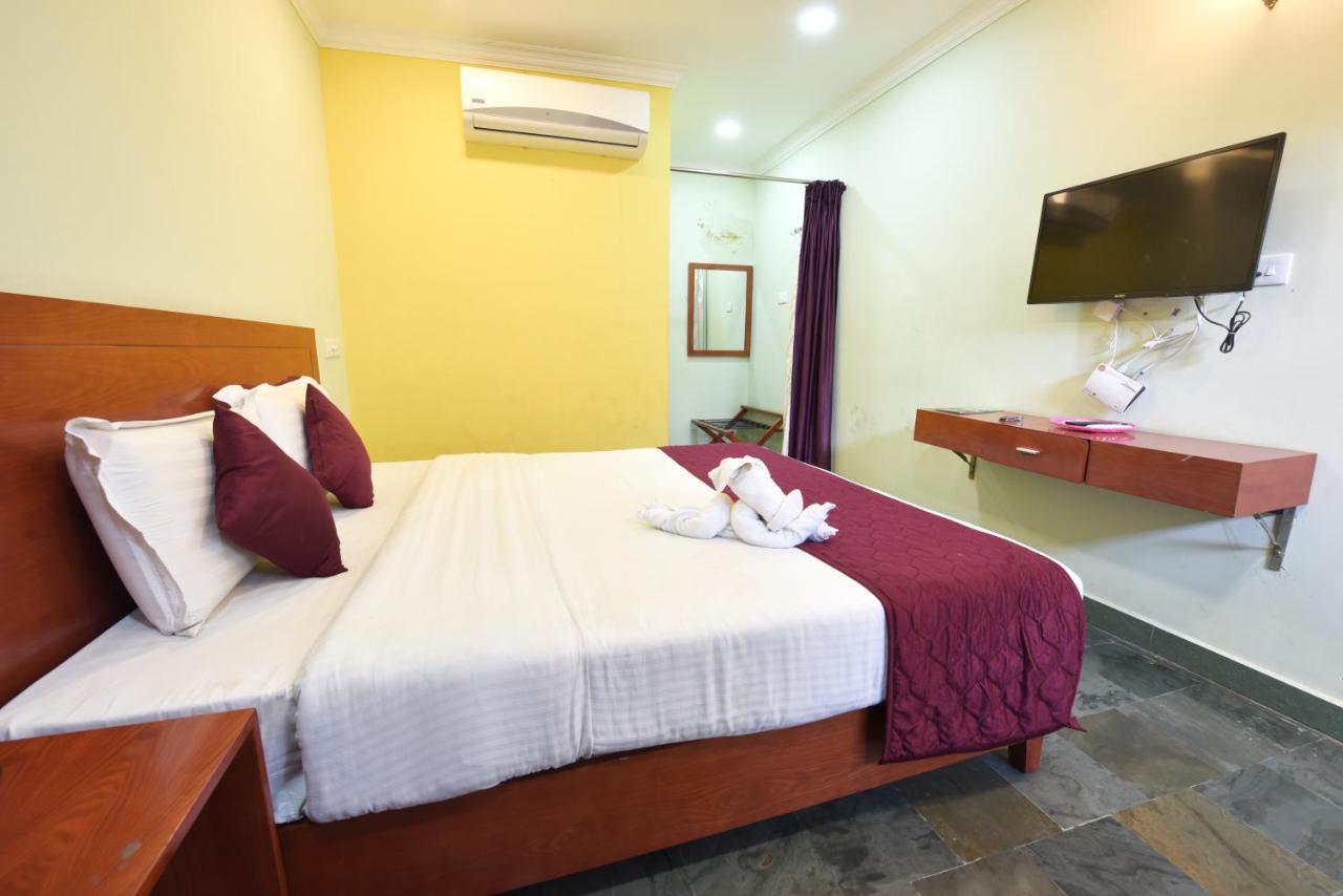 King Park Hotel ปอนดิเชอรี ภายนอก รูปภาพ