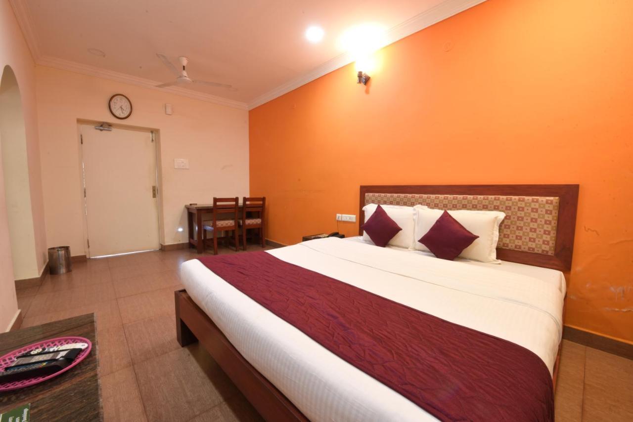 King Park Hotel ปอนดิเชอรี ภายนอก รูปภาพ