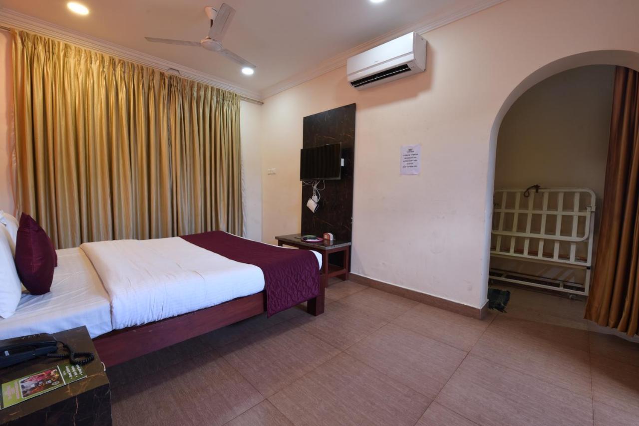 King Park Hotel ปอนดิเชอรี ภายนอก รูปภาพ