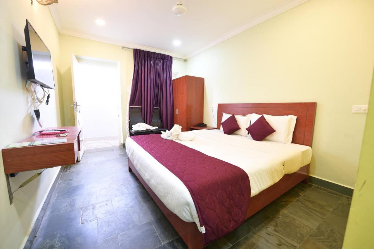 King Park Hotel ปอนดิเชอรี ภายนอก รูปภาพ