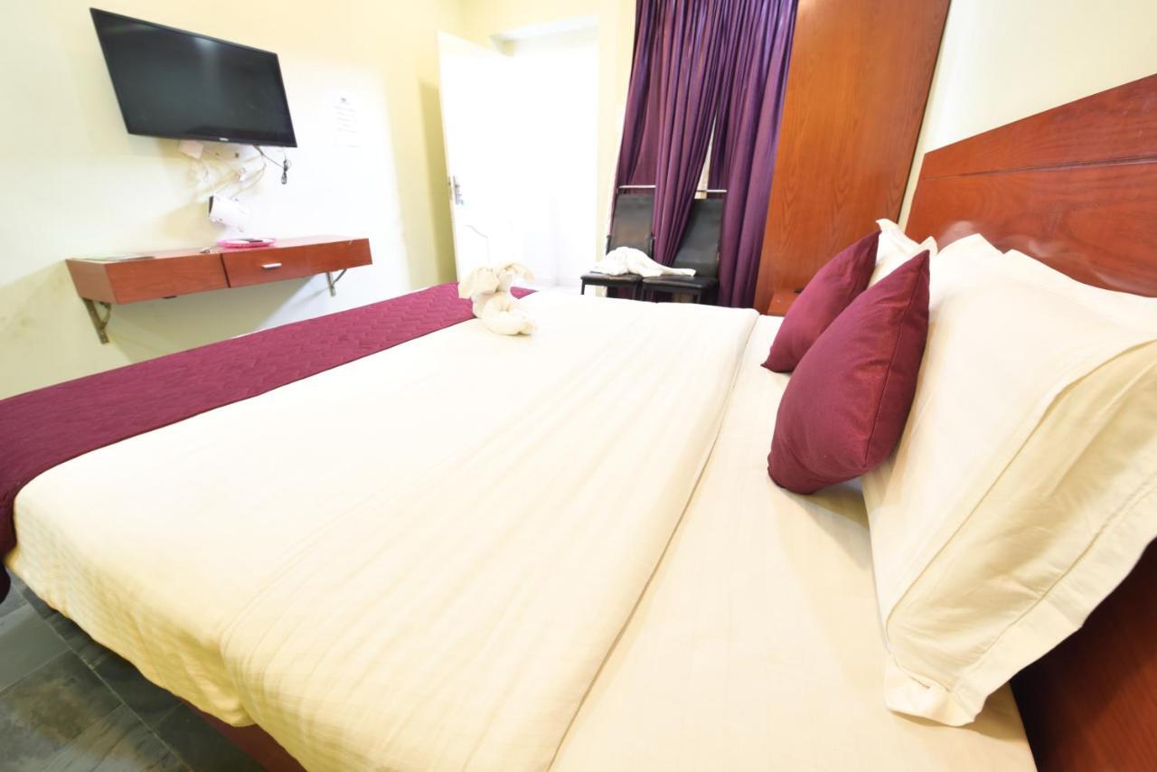 King Park Hotel ปอนดิเชอรี ภายนอก รูปภาพ
