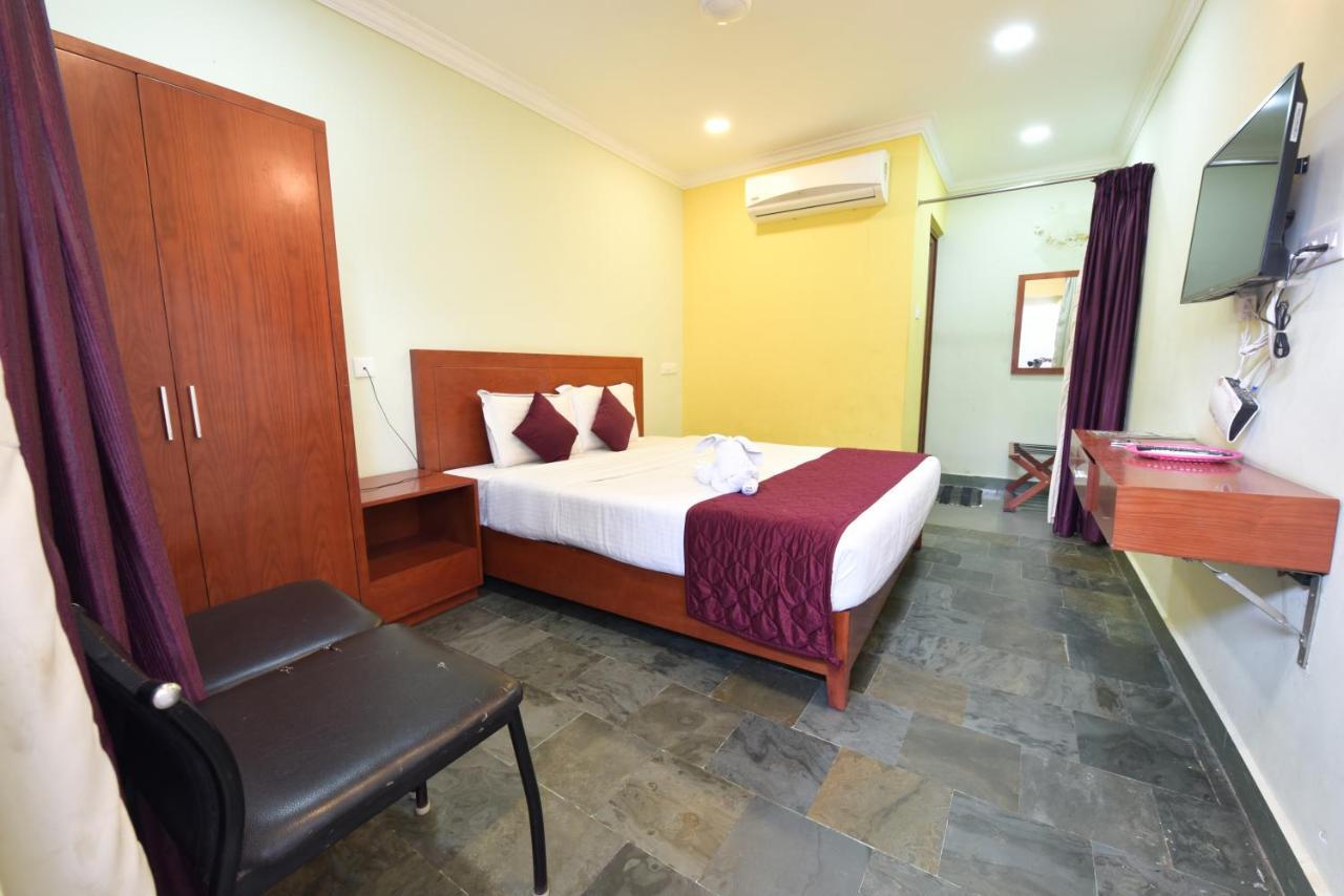 King Park Hotel ปอนดิเชอรี ภายนอก รูปภาพ