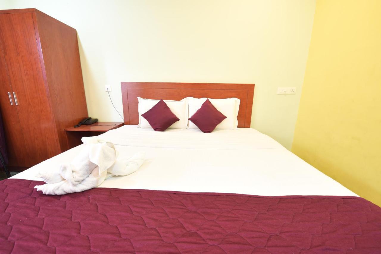 King Park Hotel ปอนดิเชอรี ภายนอก รูปภาพ